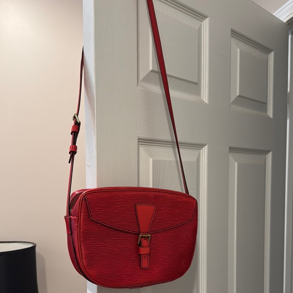 Vintage Authentic Louis Vuitton Epi Jeune Elegant Red Crossbody Bag